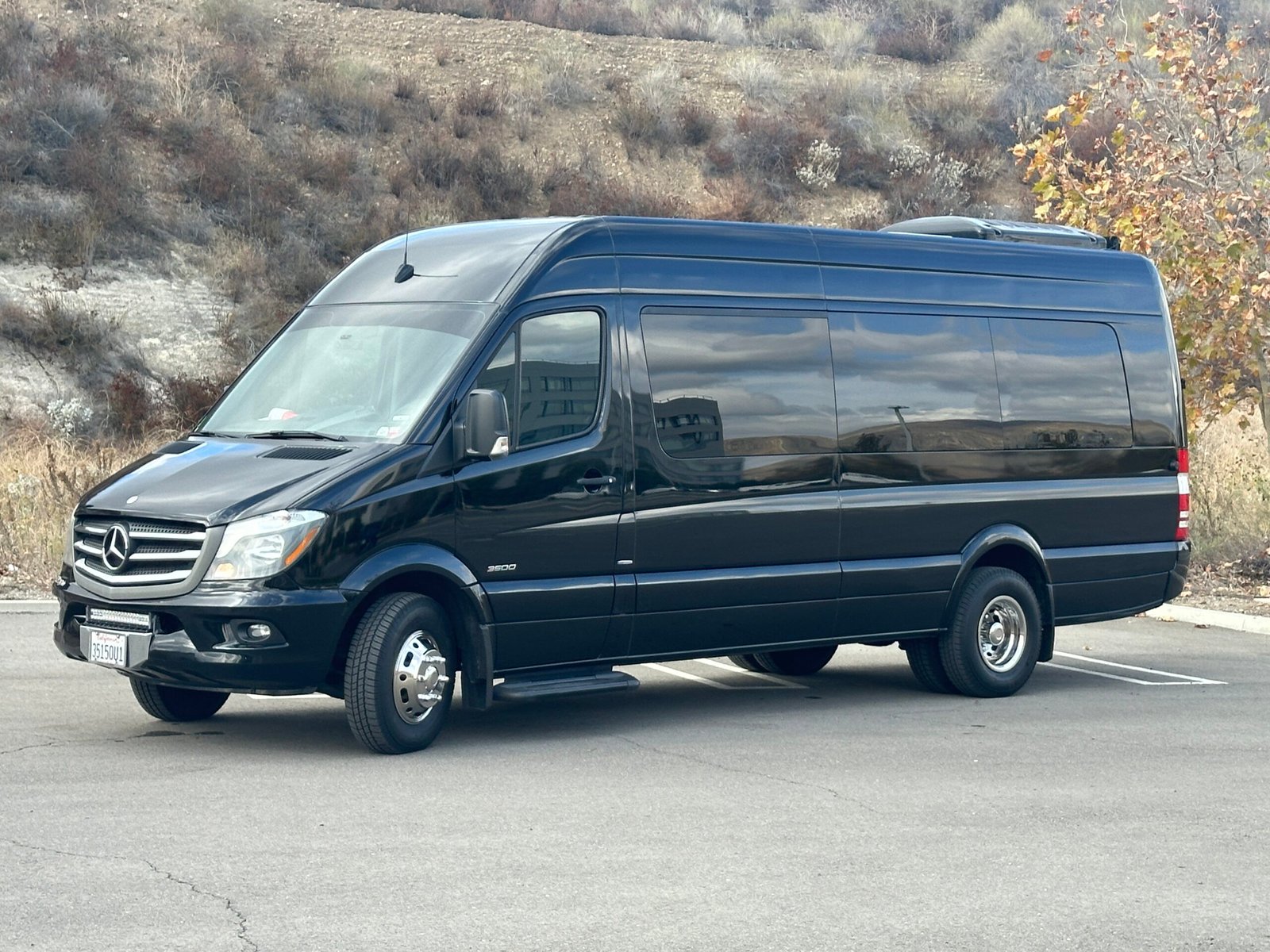 Why Airport Limo Ontario Beats Rideshare for Professionals